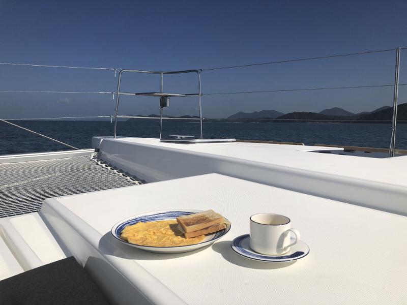 Book yachts online - catamaran - Lagoon 52F - Blue Moon - rent