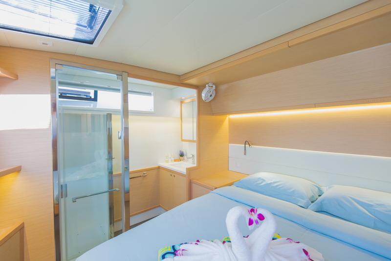 Book yachts online - catamaran - Lagoon 52F - Blue Moon - rent