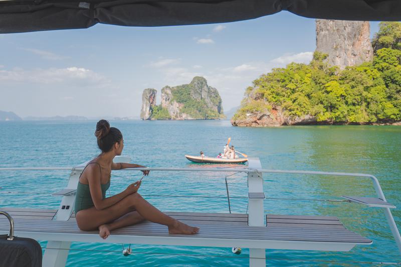 Book yachts online - catamaran - Lagoon 52F - Blue Moon - rent