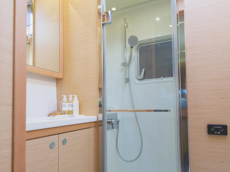 Book yachts online - catamaran - Lagoon 52F - Blue Moon - rent
