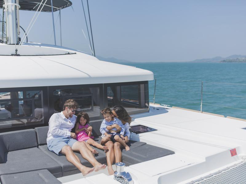 Book yachts online - catamaran - Lagoon 52F - Blue Moon - rent