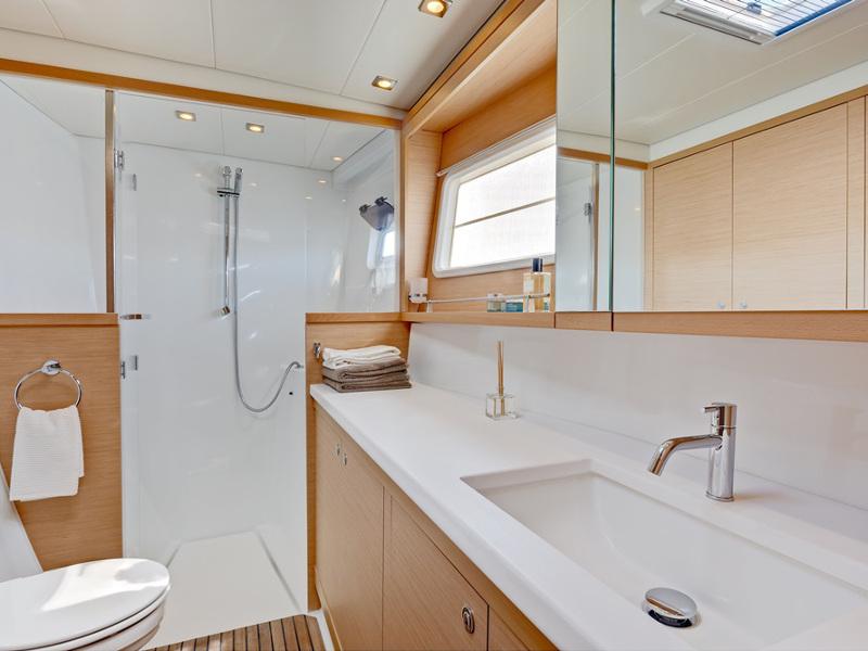 Book yachts online - catamaran - Skippered Lagoon 450 F - Lag45001 - rent