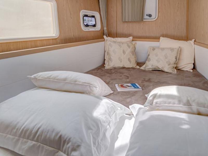 Book yachts online - catamaran - Lagoon 400 S2 - Lag400s201 - rent