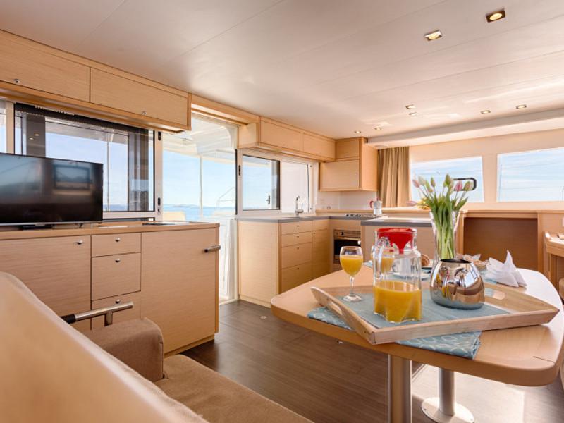 Book yachts online - catamaran - Skippered Lagoon 450 F - AQUA - rent