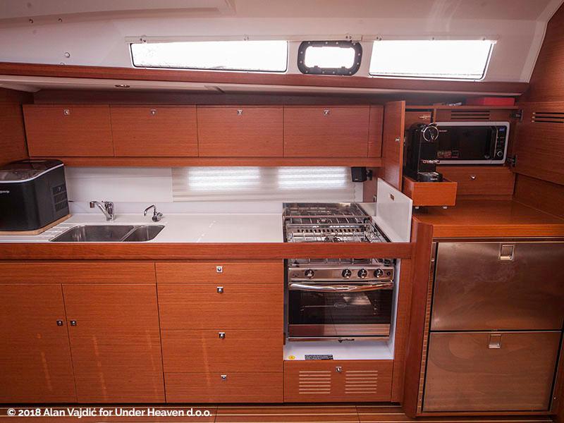 Book yachts online - sailboat - Dufour 460 Grand Large - NOSTROMO (aircondition, generator, blue hull) - rent