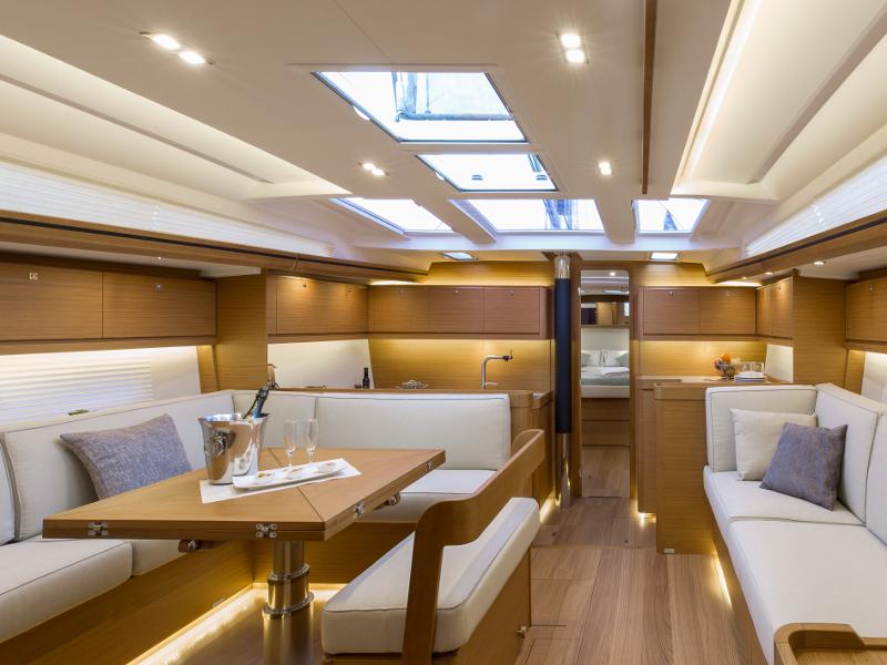Book yachts online - sailboat - Dufour 520 GL - EURUS - BLUE HULL, AC+GEN., UNDERWATER LIGHTS - rent