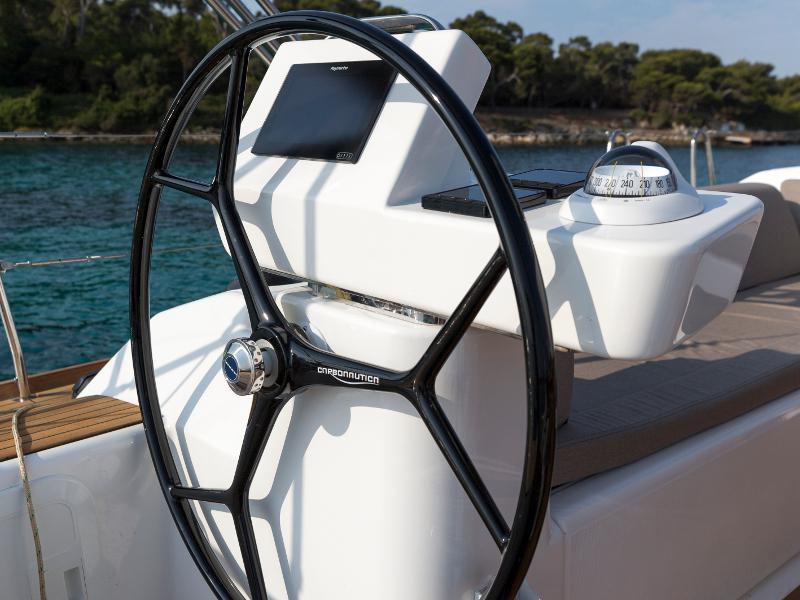 Book yachts online - sailboat - Dufour 520 GL - EURUS - BLUE HULL, AC+GEN., UNDERWATER LIGHTS - rent