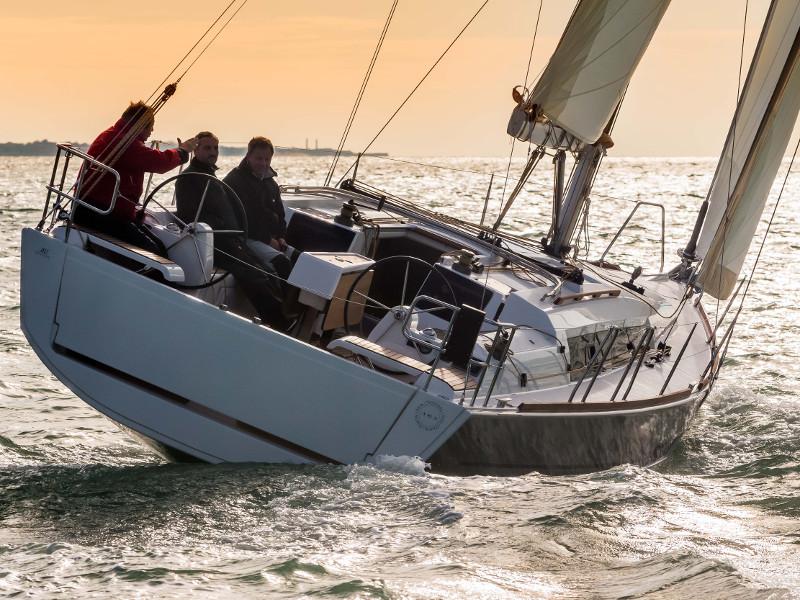 Book yachts online - sailboat - Dufour 382 GL - Peter Pan - rent