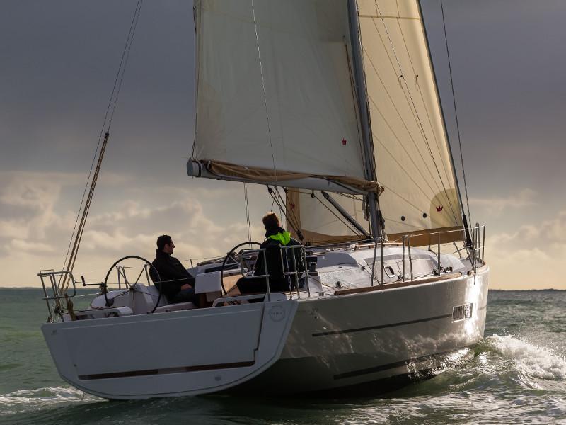 Book yachts online - sailboat - Dufour 382 GL - Peter Pan - rent