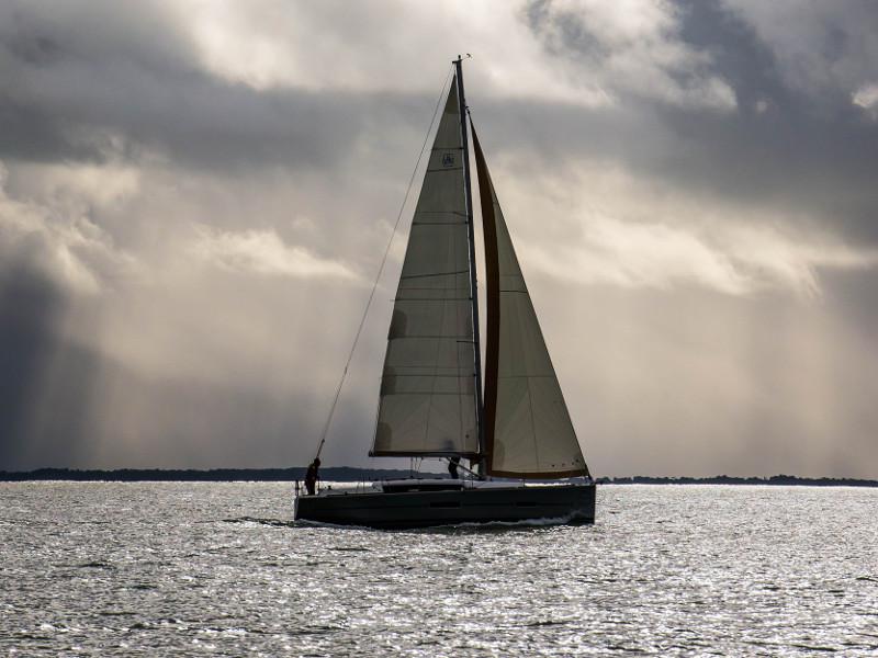 Book yachts online - sailboat - Dufour 382 GL - Peter Pan - rent