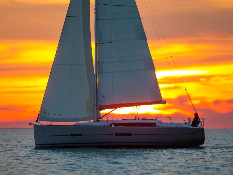 Book yachts online - sailboat - Dufour 382 GL - Peter Pan - rent