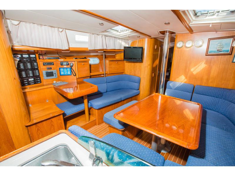 Book yachts online - sailboat - Sun Odyssey 43 - Mari (Mainsail 2015, Genoa 2013) - rent