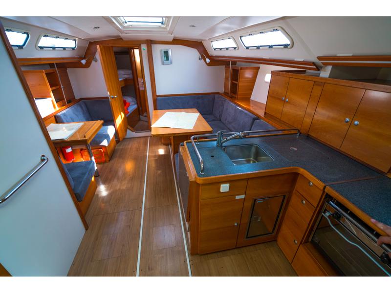 Book yachts online - sailboat - Hanse 430 - Karina (sails 2014) - rent