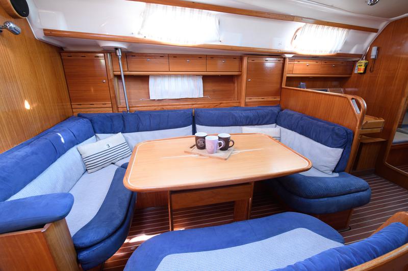 Book yachts online - sailboat - Bavaria 42 Cruiser - Iro (Refit 2019) - rent