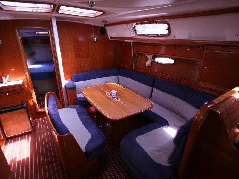 Book yachts online - sailboat - Bavaria 42 Cruiser - Iro (Refit 2019) - rent