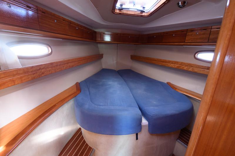 Book yachts online - sailboat - Bavaria 42 Cruiser - Iro (Refit 2019) - rent