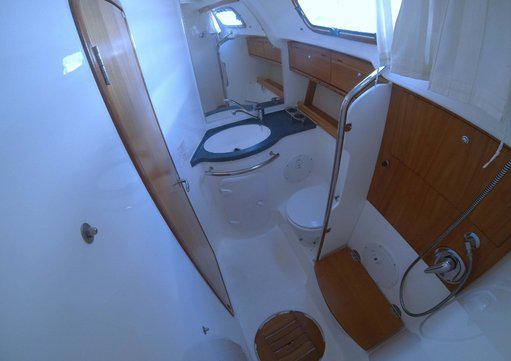 Book yachts online - sailboat - Bavaria 42 Cruiser - Iro (Refit 2019) - rent