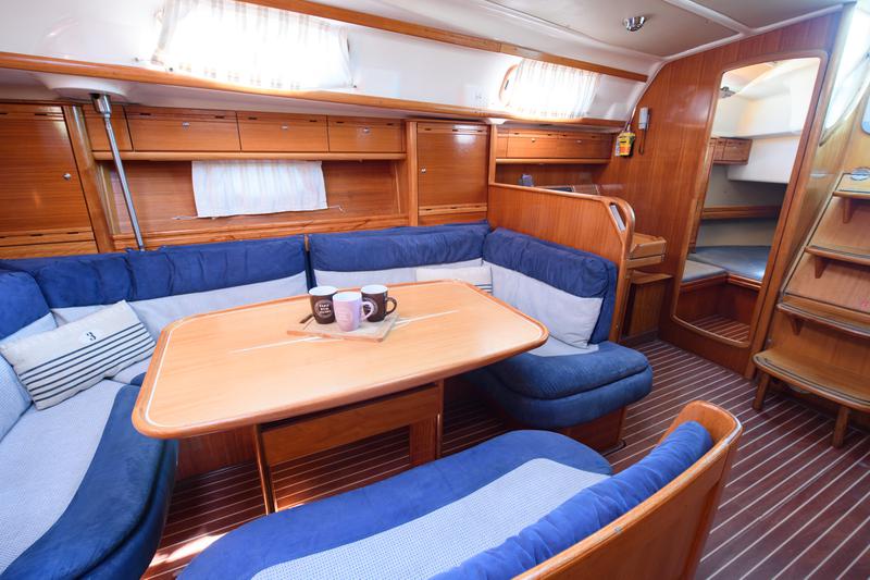 Book yachts online - sailboat - Bavaria 42 Cruiser - Iro (Refit 2019) - rent