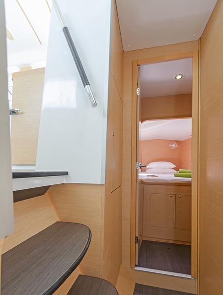 Book yachts online - catamaran - Lagoon 380 - Bellevue - rent