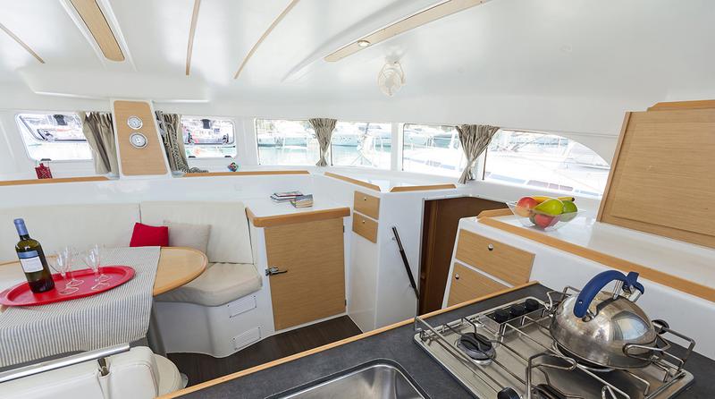 Book yachts online - catamaran - Lagoon 380 - Bellevue - rent
