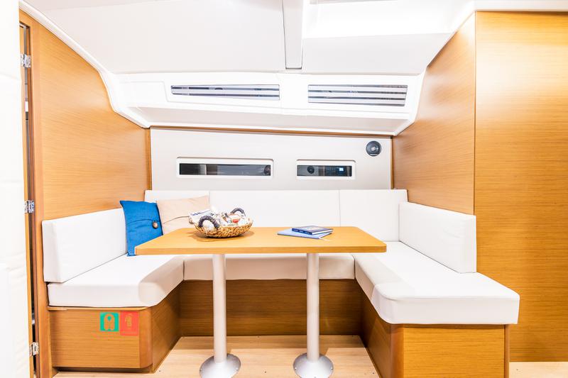 Book yachts online - sailboat - Sun Odyssey 410 - Emotion - rent