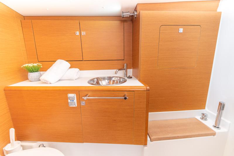 Book yachts online - sailboat - Sun Odyssey 449 - Asante - rent