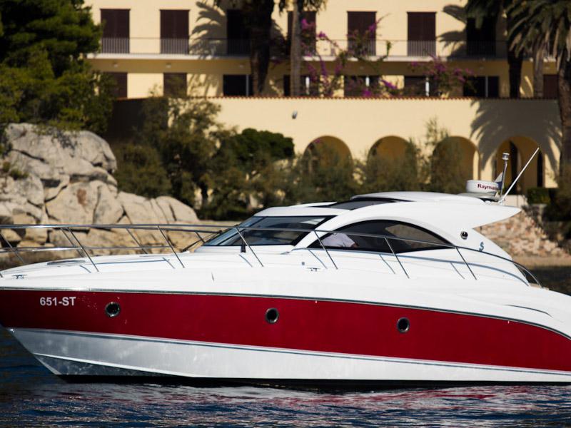 Book yachts online - motorboat - Monte Carlo 37 Hard Top - Leni Lu - rent