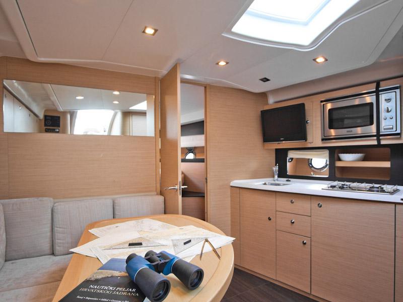 Book yachts online - motorboat - Monte Carlo 37 Hard Top - Leni Lu - rent