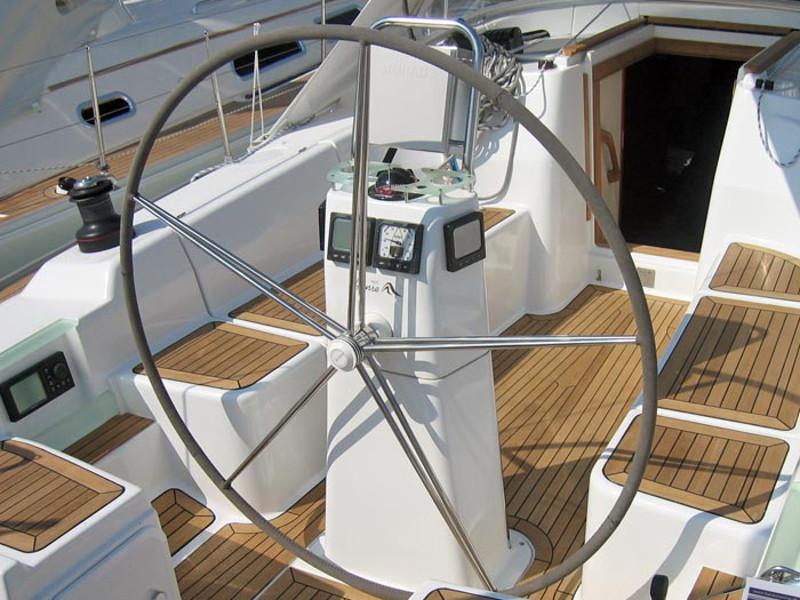 Book yachts online - sailboat - Hanse 370 - Sventola - rent