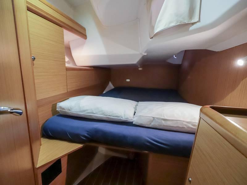 Book yachts online - sailboat - Sun Odyssey 44 i - OCEANIA - rent