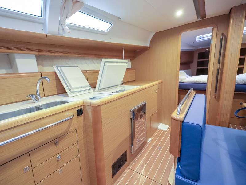 Book yachts online - sailboat - Sun Odyssey 44 i - OCEANIA - rent