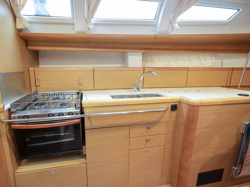 Book yachts online - sailboat - Sun Odyssey 44 i - OCEANIA - rent