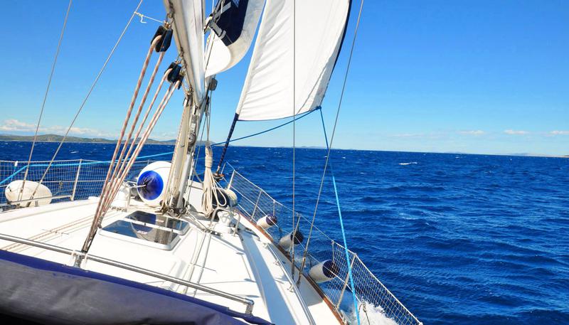 Book yachts online - sailboat - Bavaria 42 - AS II - rent