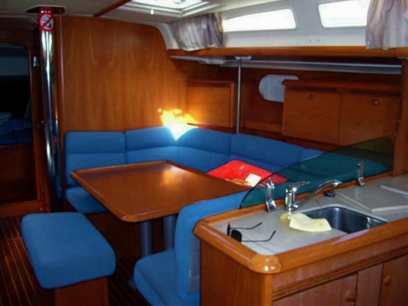 Book yachts online - sailboat - Sun Odyssey 43 - Kojko (Chartplotter in cockpit) - rent