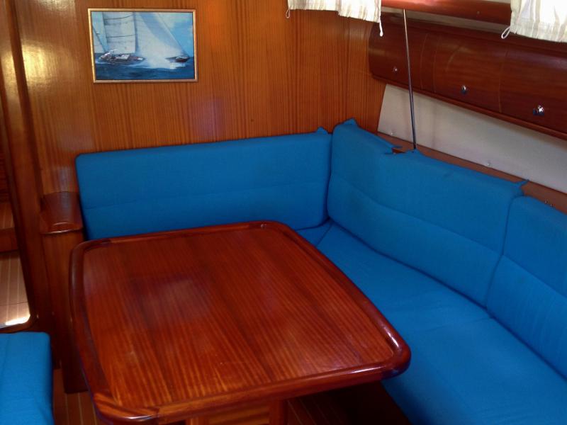Book yachts online - sailboat - Bavaria 44 - Tatinja (Chartplotter in cockpit) - rent