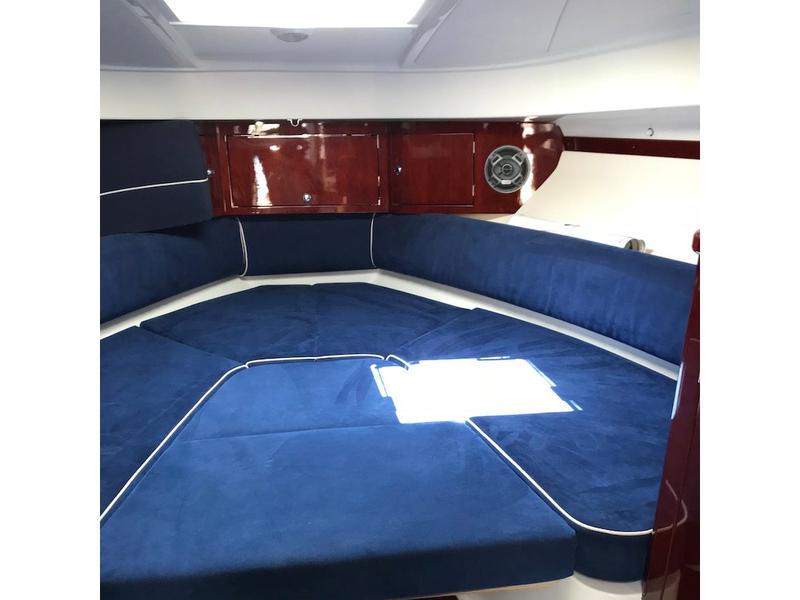 Book yachts online - motorboat - Aquador 28 HT - Matilda - rent