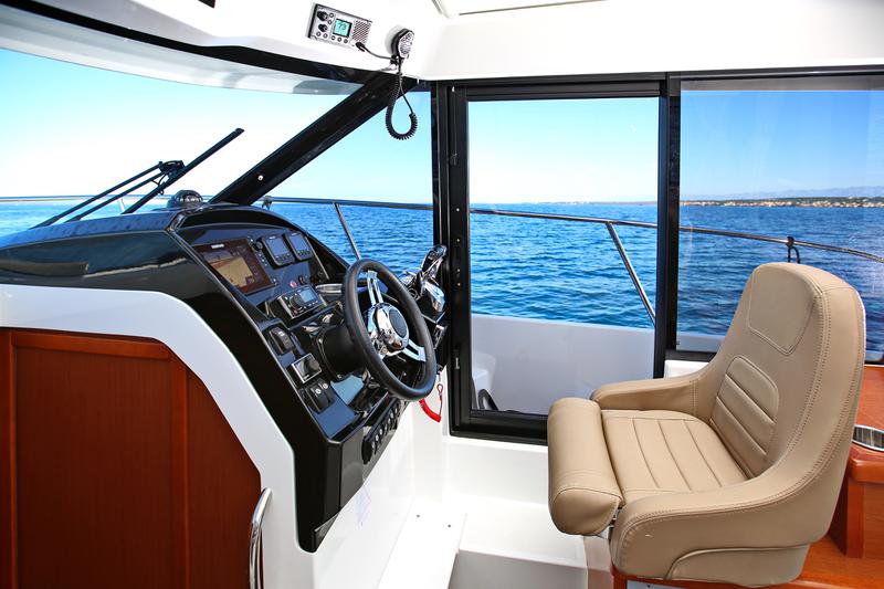 Book yachts online - motorboat - Merry Fisher 895 - VIP 3029ZD - rent