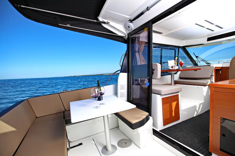 Book yachts online - motorboat - Merry Fisher 895 - VIP 3029ZD - rent