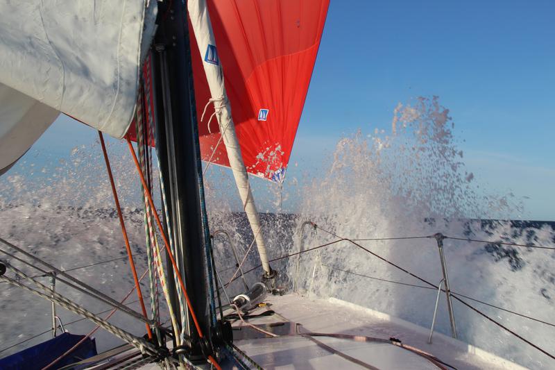 Book yachts online - sailboat - Pogo 30 - RIA ÉA - rent