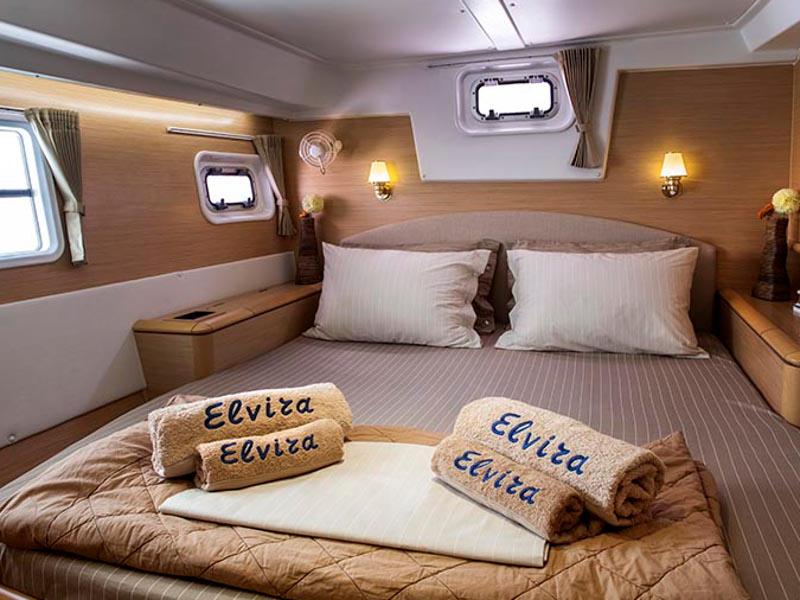 Book yachts online - catamaran - Lagoon 500 - Elvira - rent