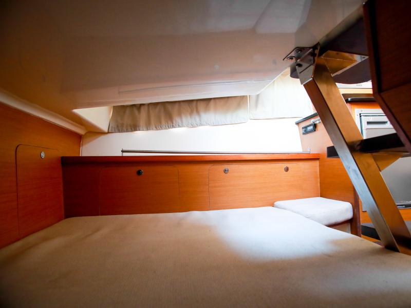 Book yachts online - motorboat - Cap Camarat 8.5 WA - TERCERA VIA - rent