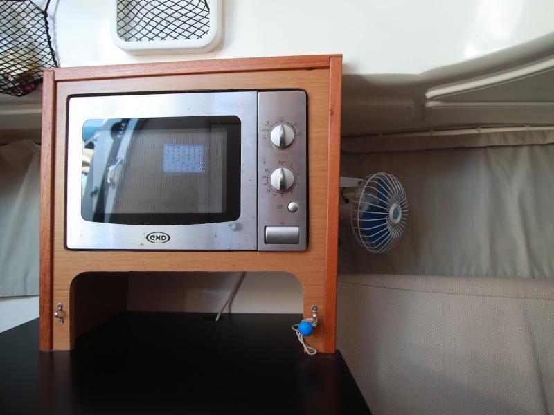 Book yachts online - motorboat - Cap Camarat 8.5 WA - TERCERA VIA - rent
