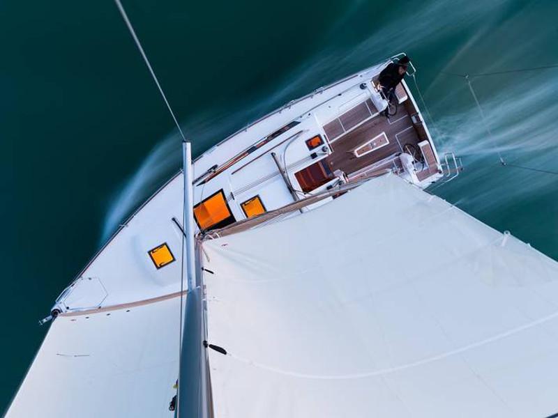 Book yachts online - sailboat - Dufour 382 GL - Happiness - rent