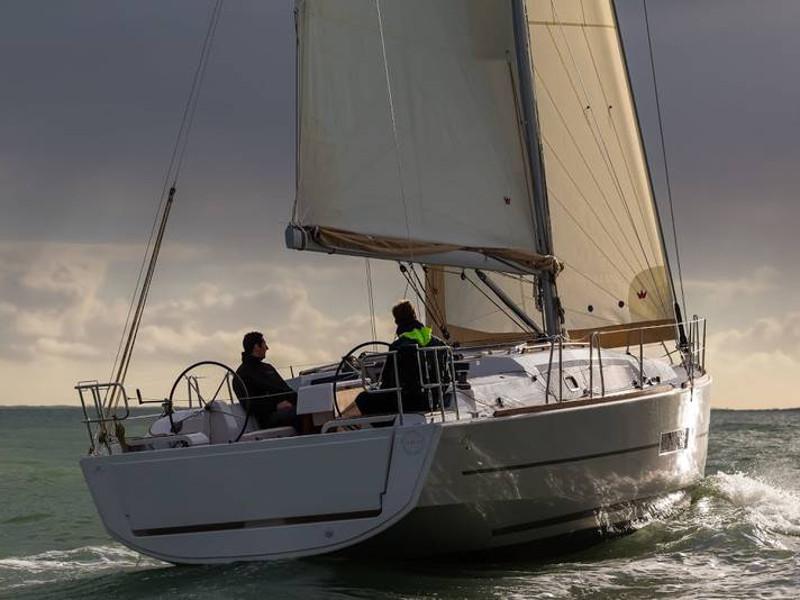 Book yachts online - sailboat - Dufour 382 GL - Happiness - rent