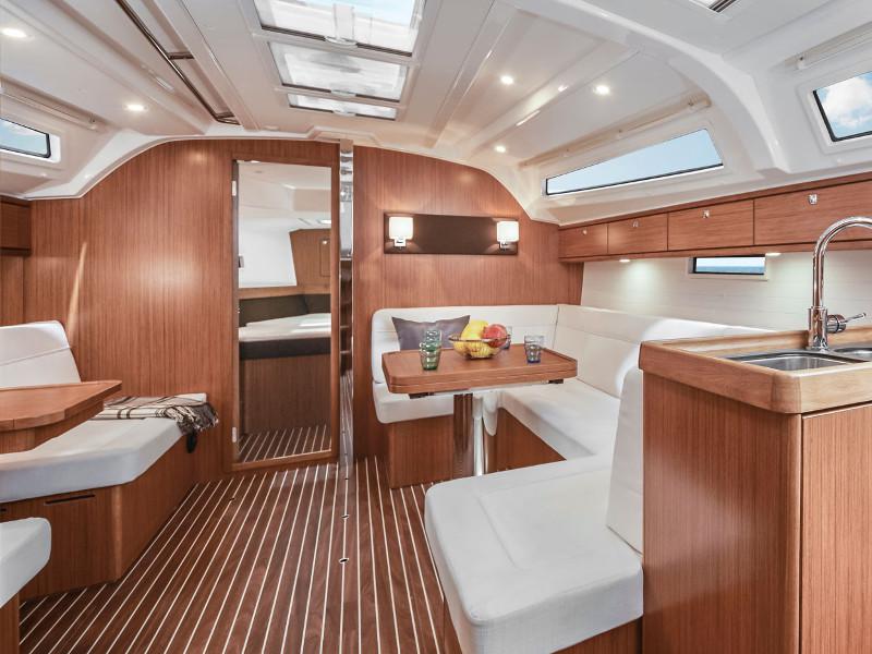Book yachts online - sailboat - Bavaria Cruiser 41 - Luna II - rent