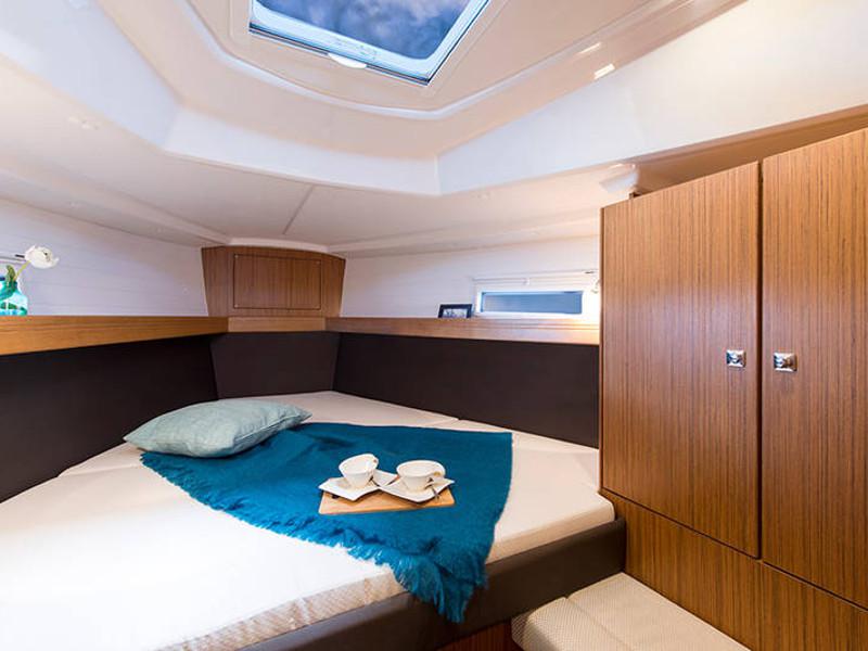 Book yachts online - sailboat - Bavaria Cruiser 37 - Aventura - rent