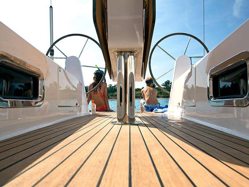 Book yachts online - sailboat - Bavaria Cruiser 41 - Amaluna - rent