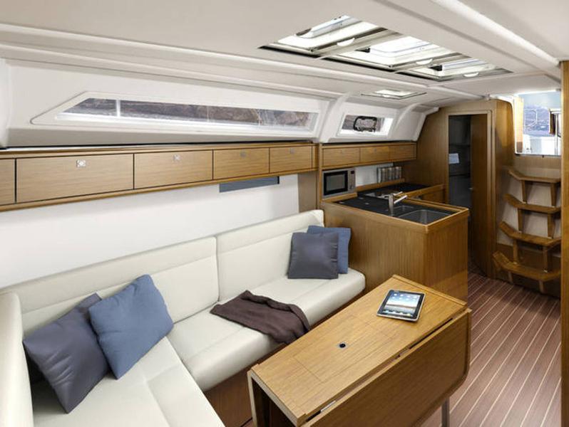 Book yachts online - sailboat - Bavaria Cruiser 37 - Las Cevenas - rent