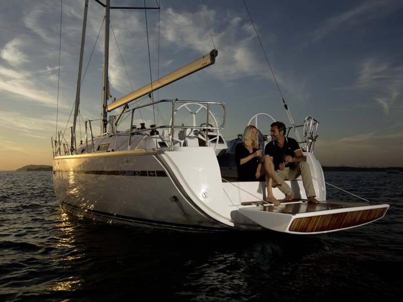 Book yachts online - sailboat - Bavaria Cruiser 37 - Las Cevenas - rent