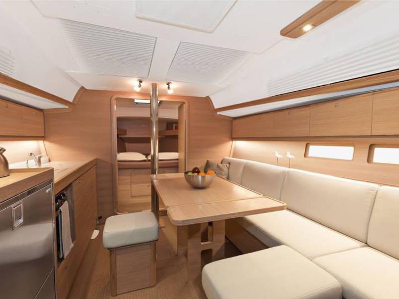 Book yachts online - sailboat - Dufour 382 GL - Phoneix - rent